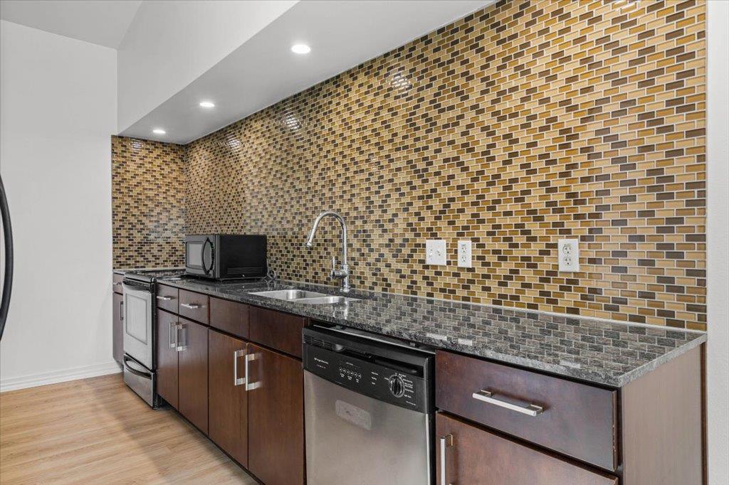 2200 Dickson DR # 227