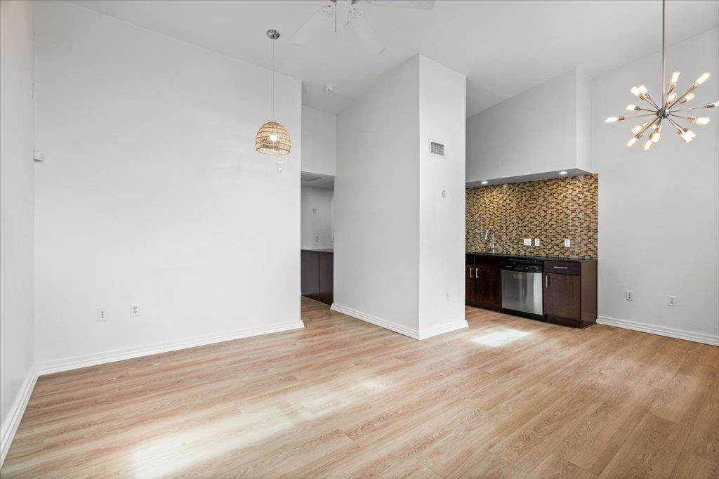 2200 Dickson DR # 227