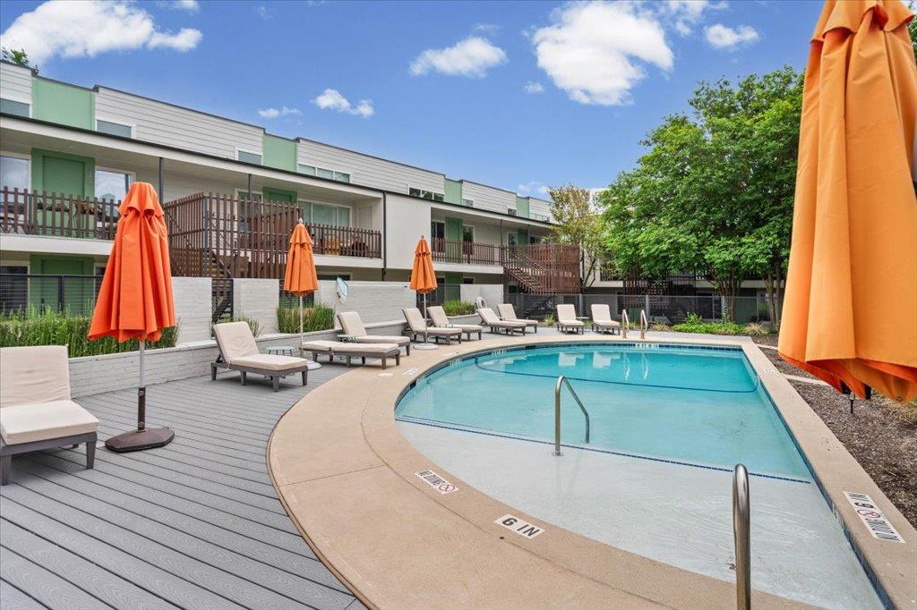 2200 Dickson DR # 227