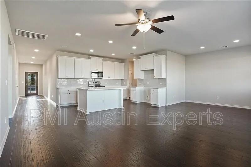 405 Coba ST