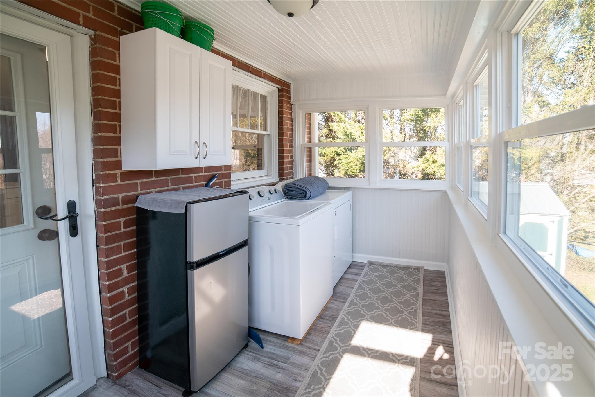 406 Lenoir Street