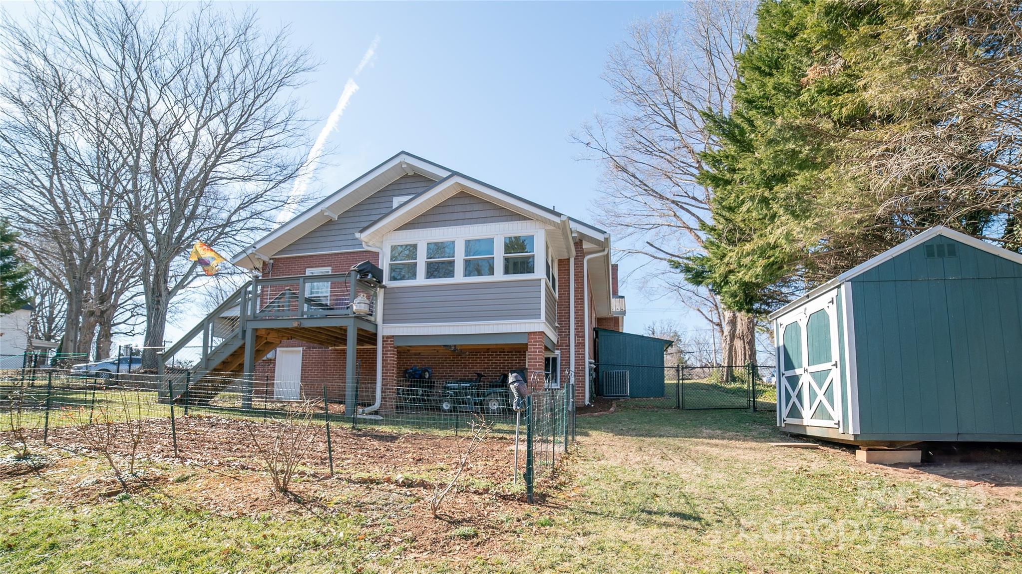 406 Lenoir Street