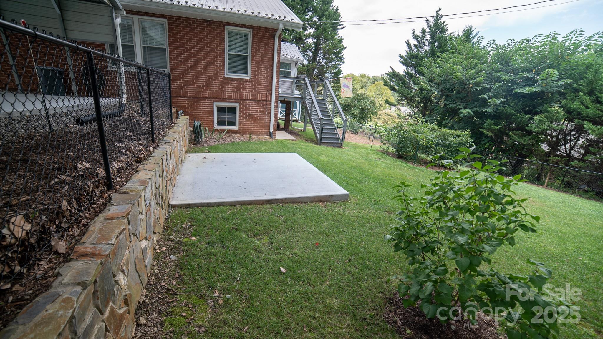 406 Lenoir Street