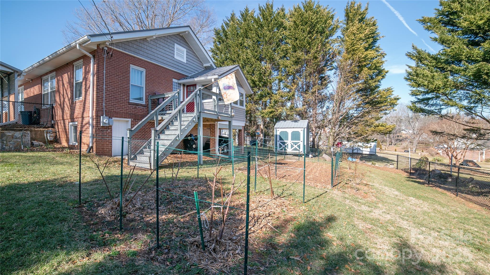 406 Lenoir Street