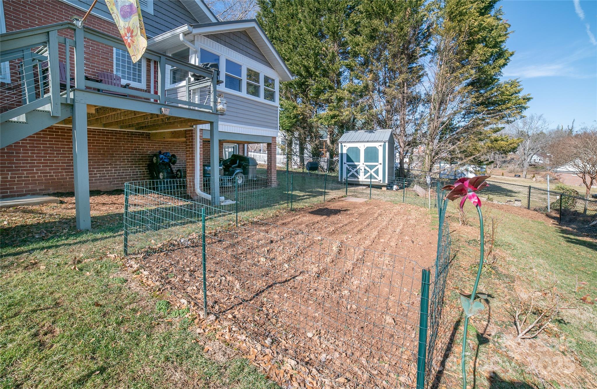 406 Lenoir Street