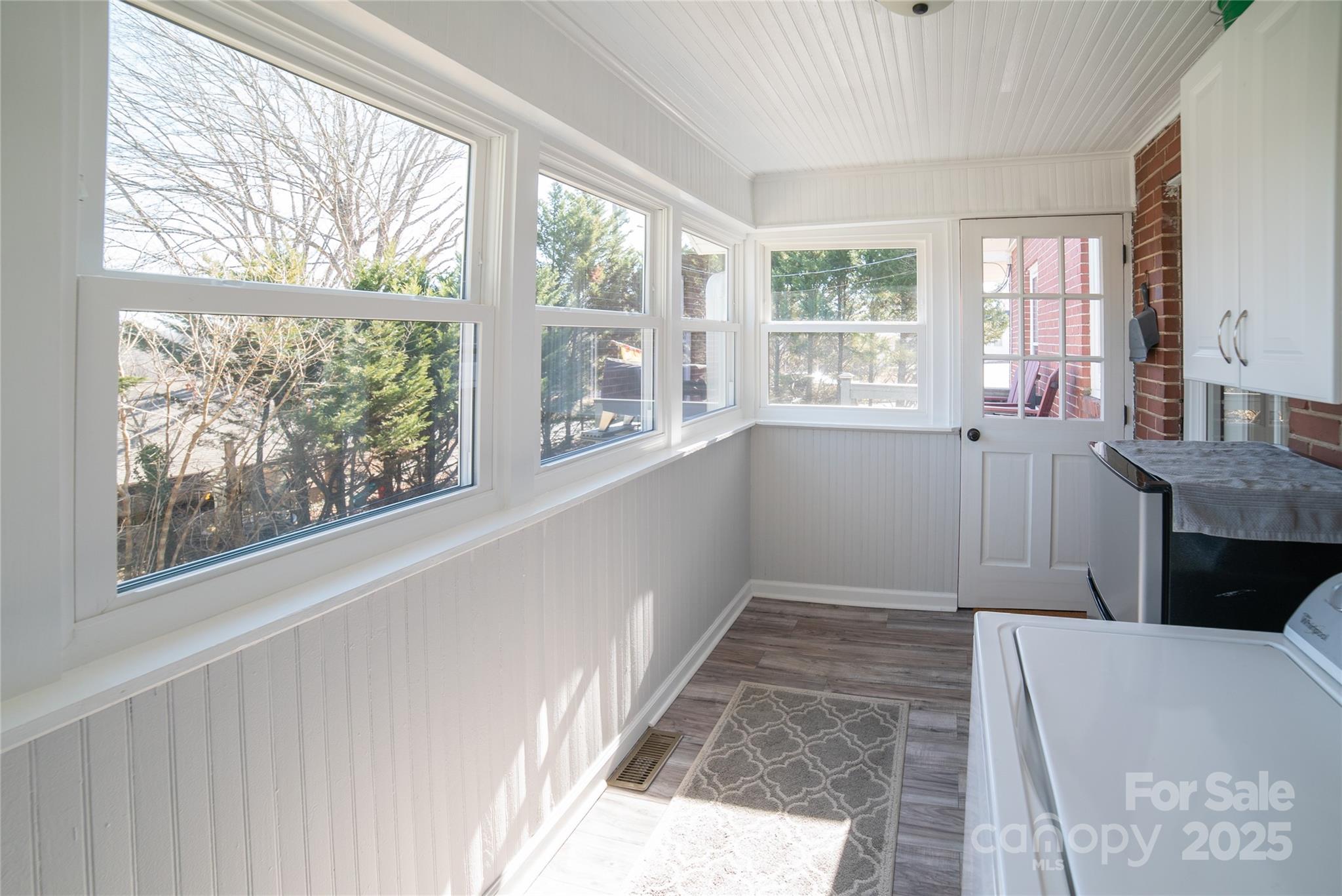 406 Lenoir Street