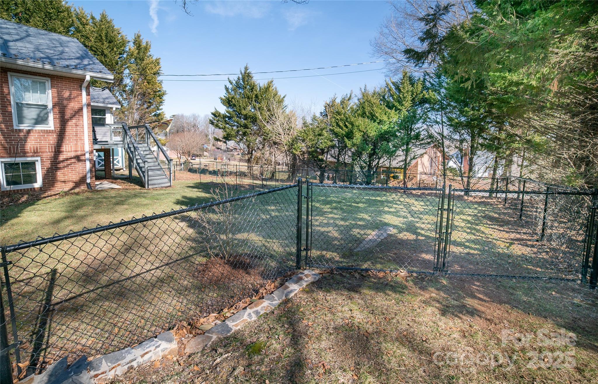 406 Lenoir Street