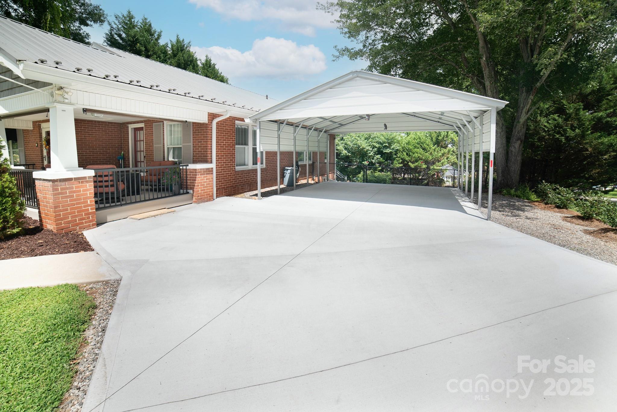 406 Lenoir Street