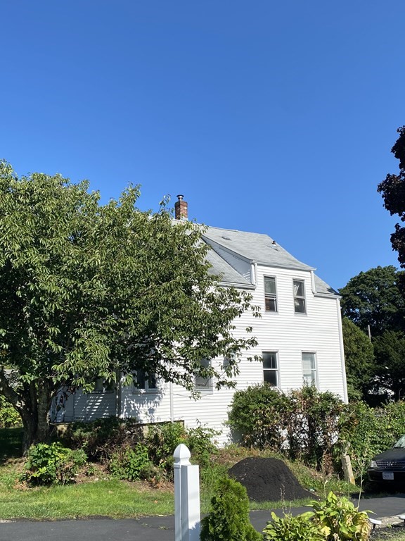 18 Vaughan Ave