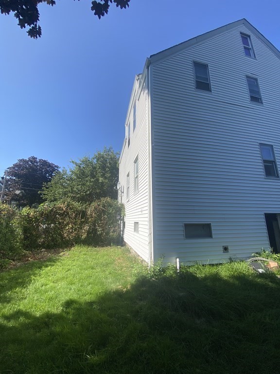 18 Vaughan Ave