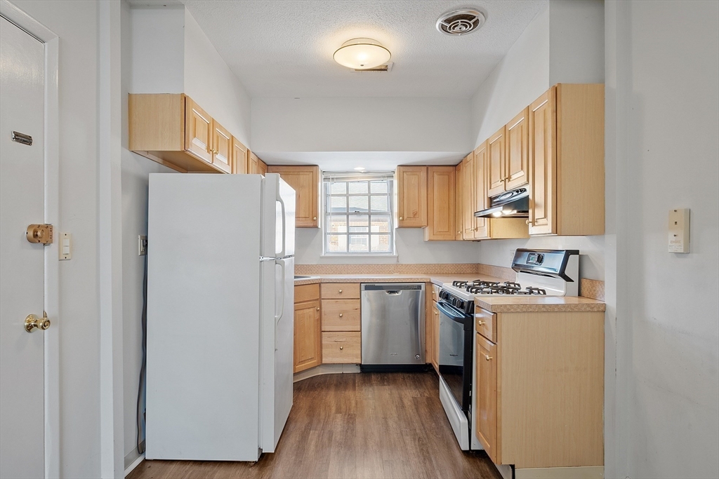 170 Lake Shore Rd # 4