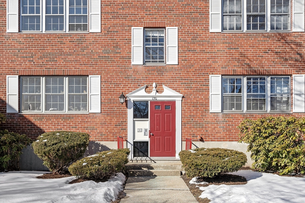 170 Lake Shore Rd # 4