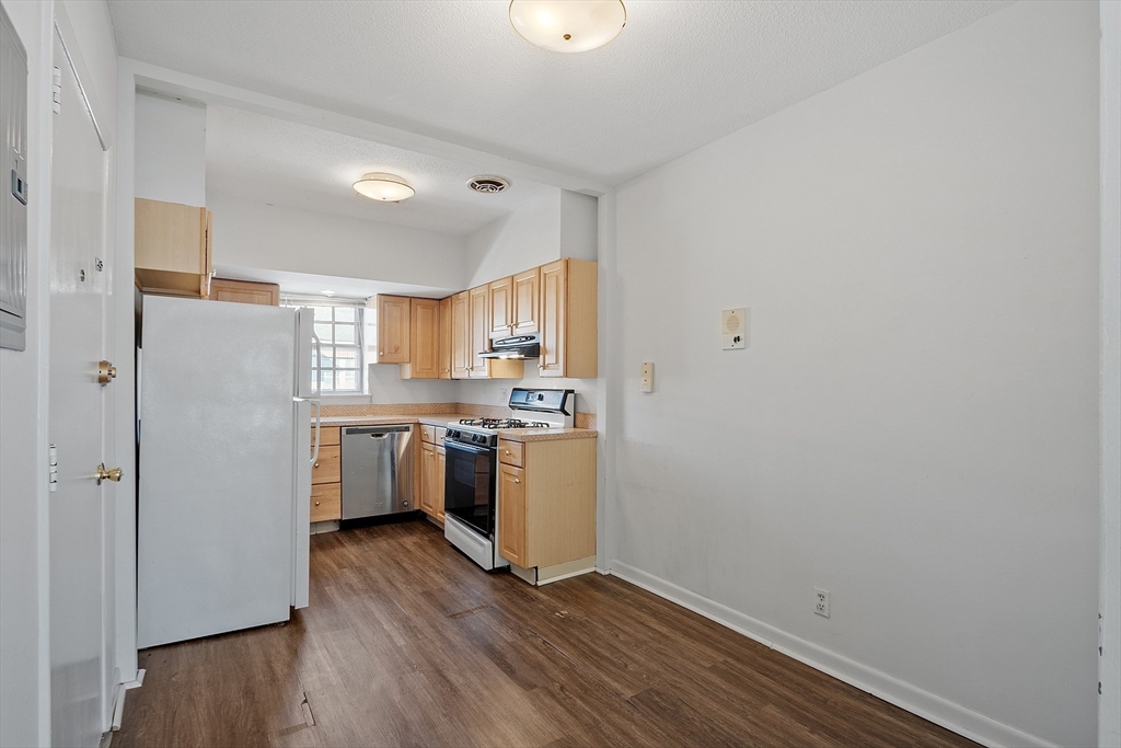170 Lake Shore Rd # 4