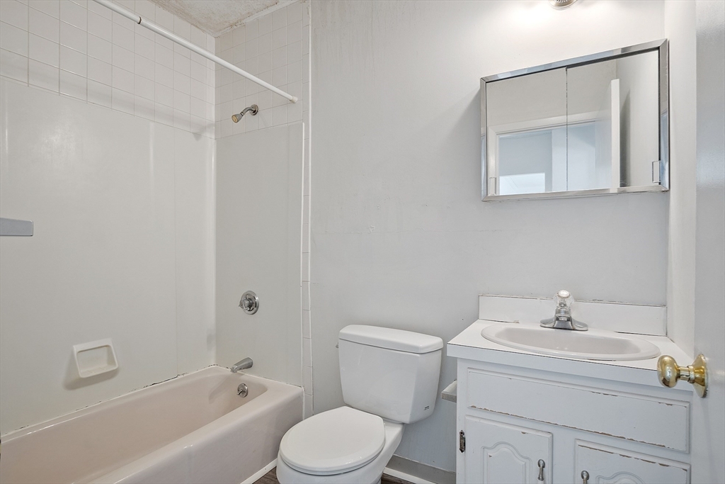 170 Lake Shore Rd # 4