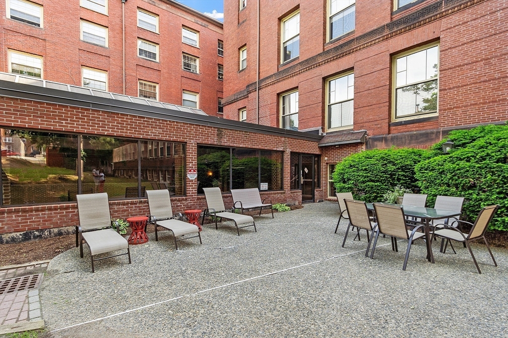 54 Forest St # 411