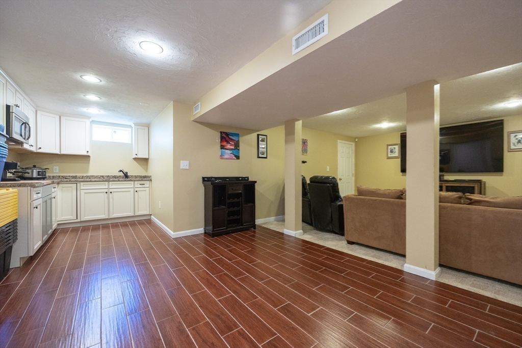 22 Hartley Ave