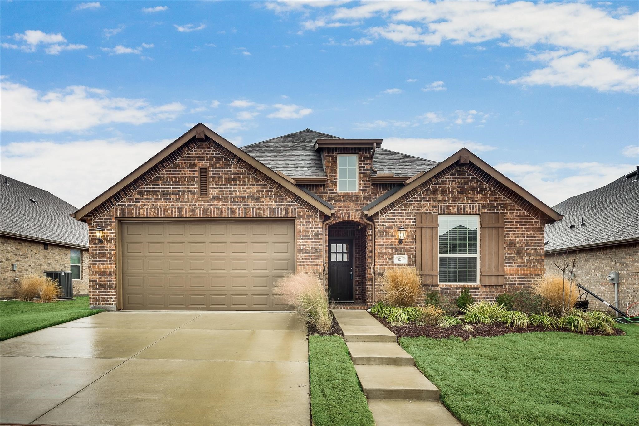 1324 E Swan Trail