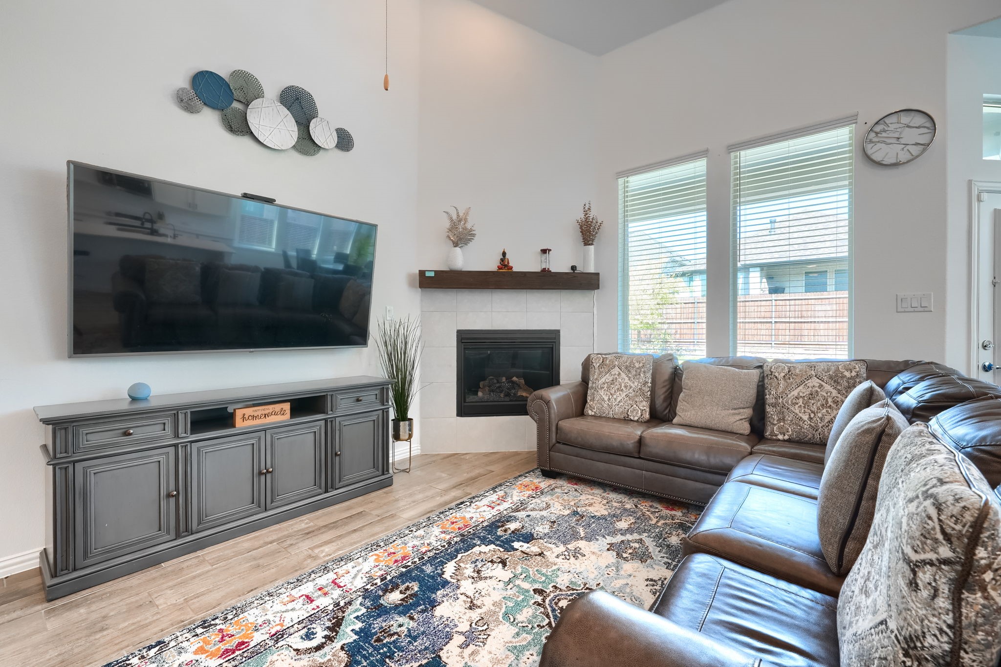 1121 Canuela Way