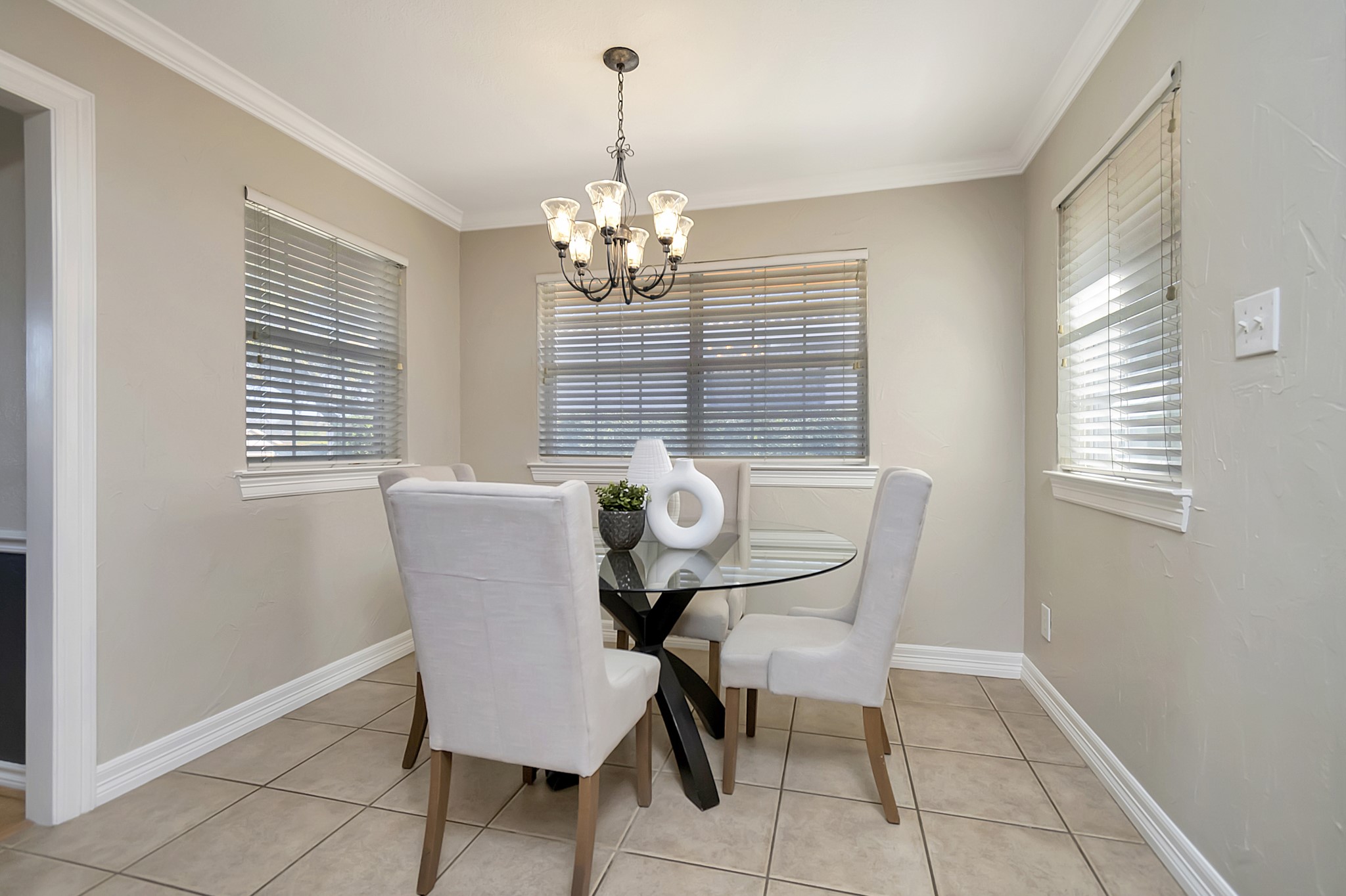 1042 Wilshire Drive