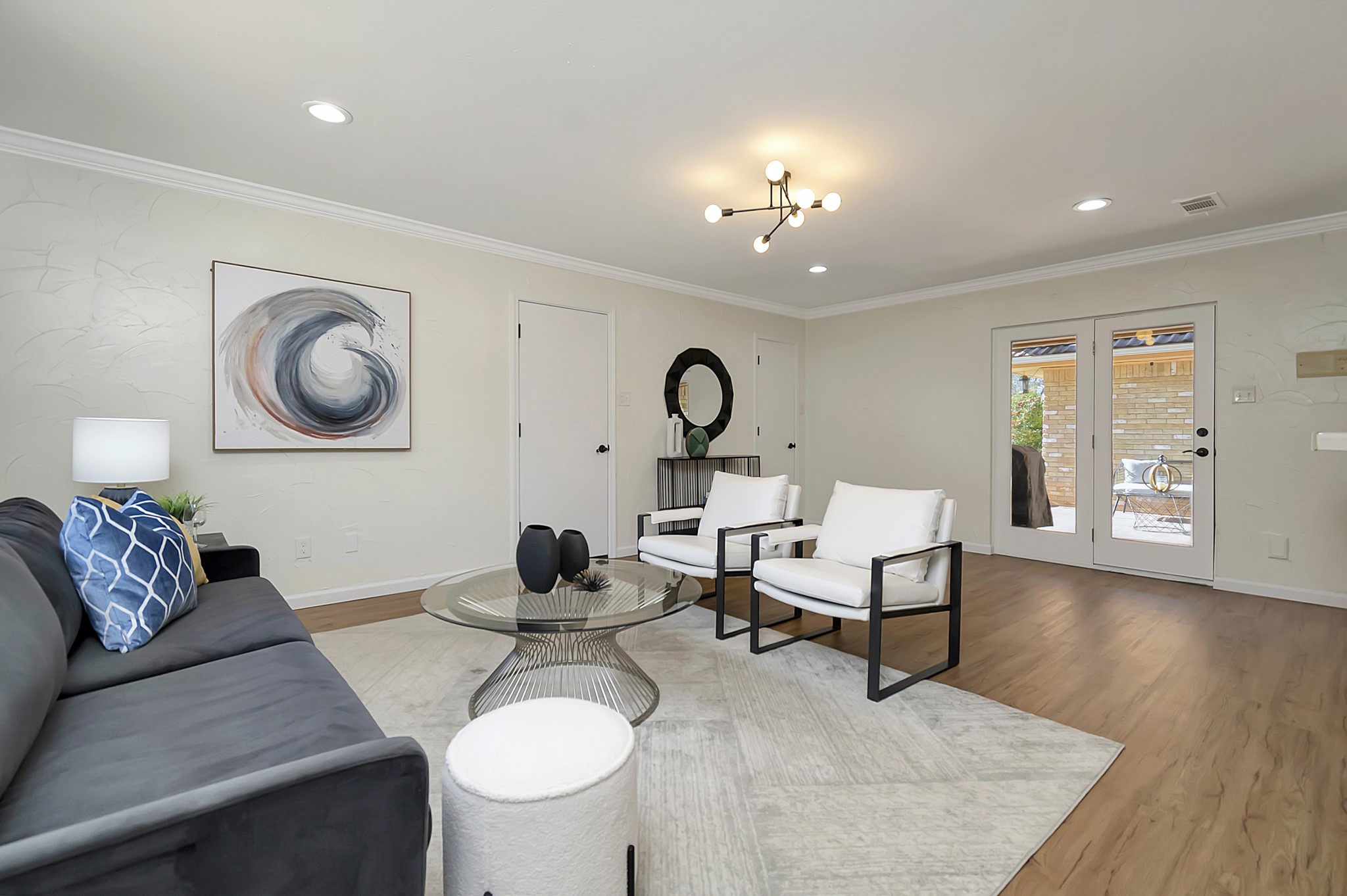 1042 Wilshire Drive