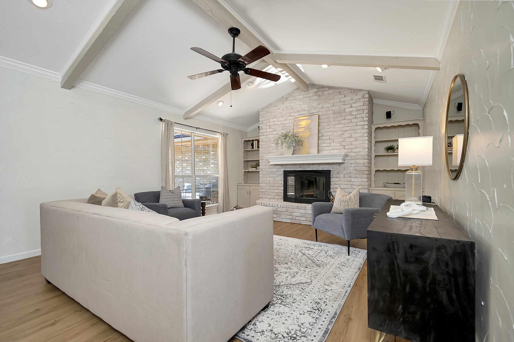 1042 Wilshire Drive