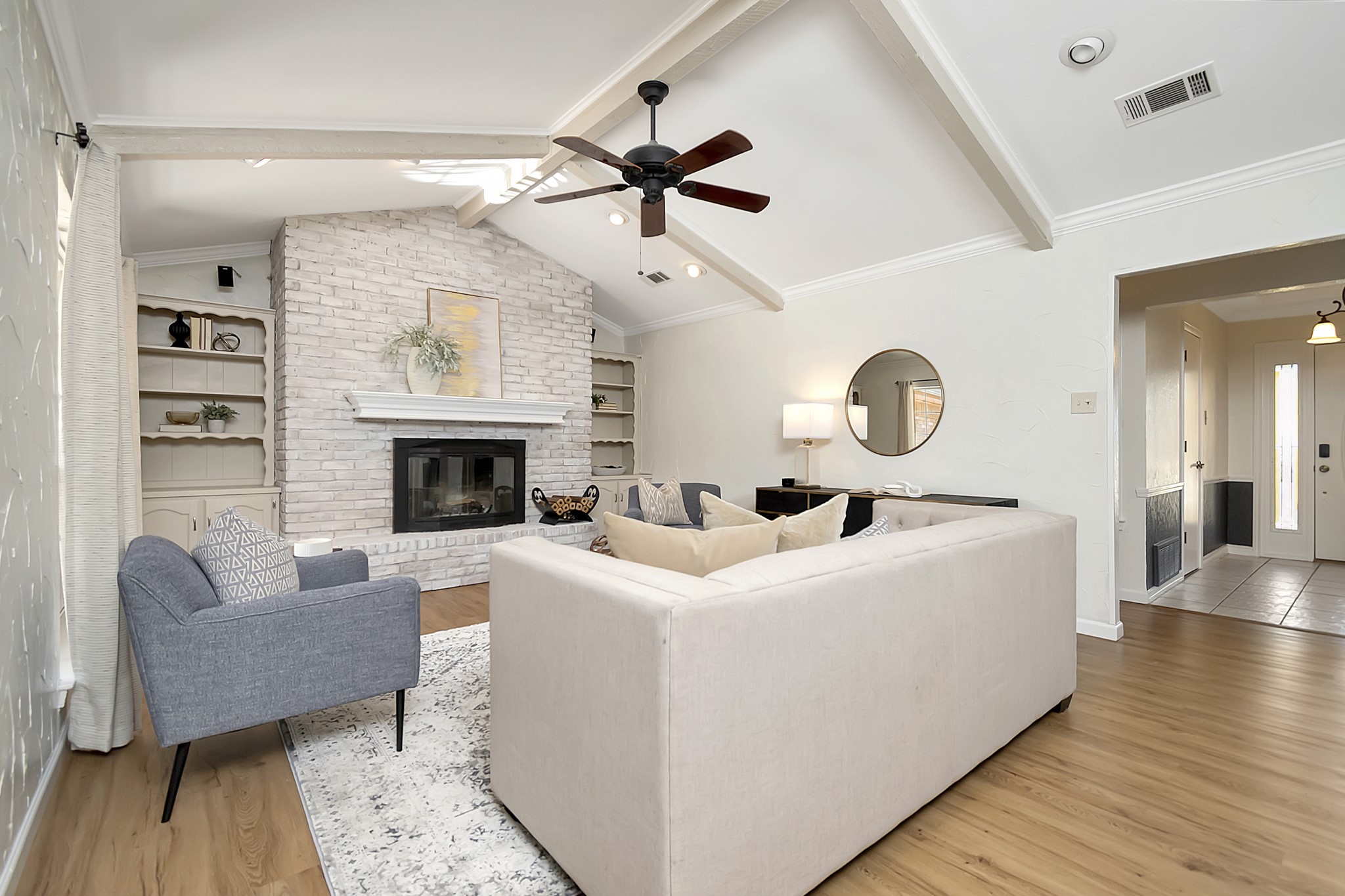 1042 Wilshire Drive