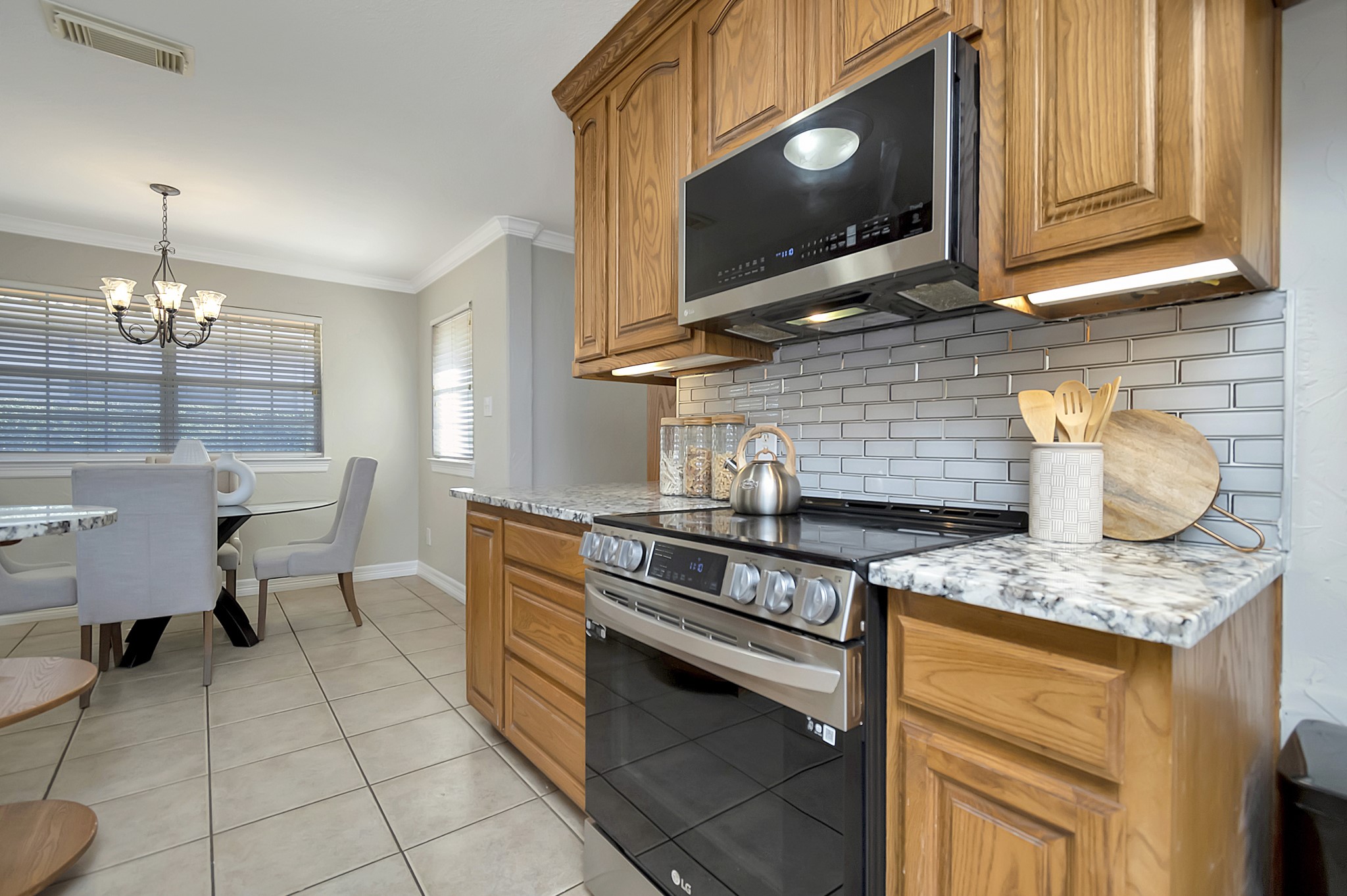 1042 Wilshire Drive