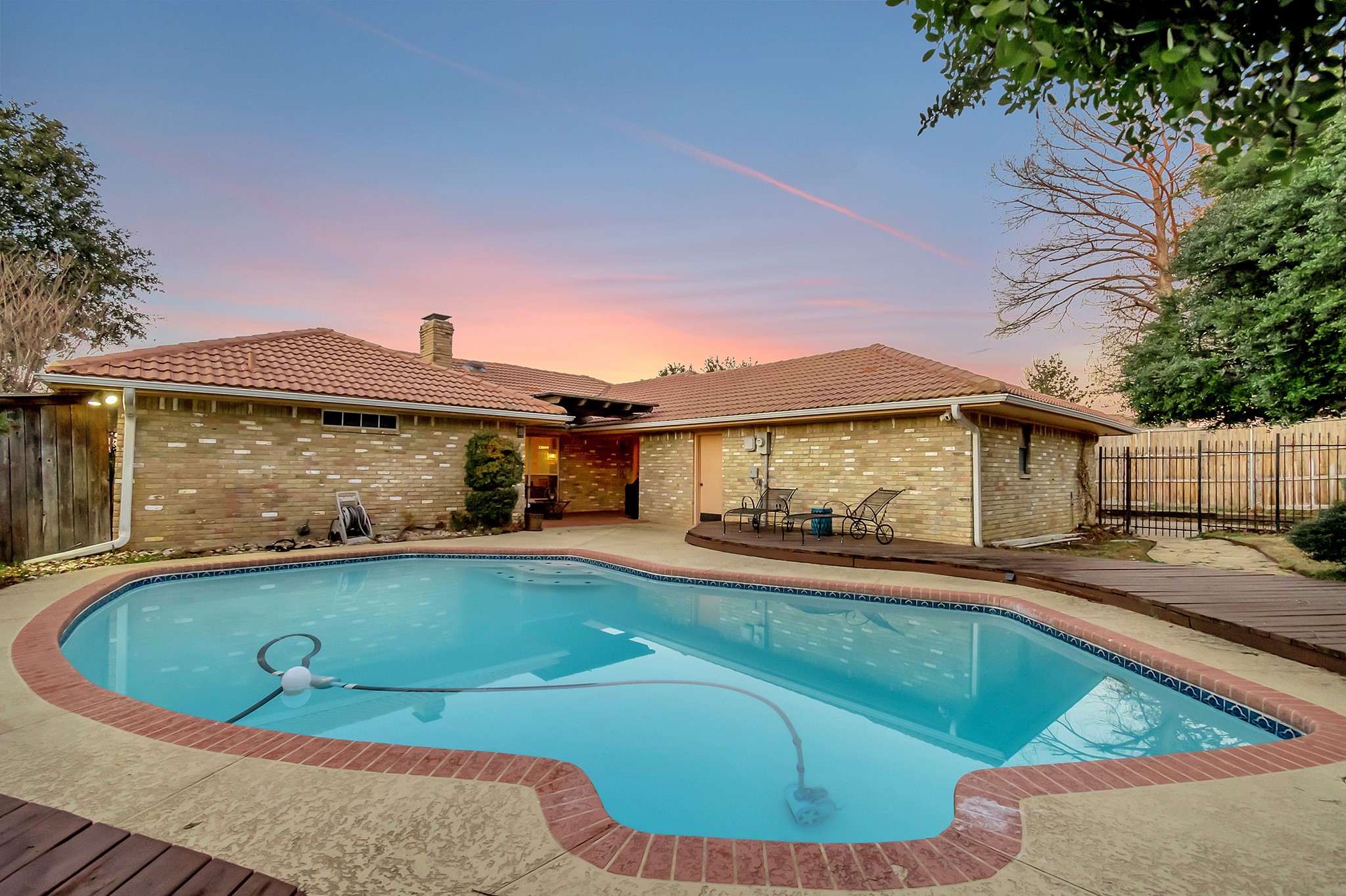 1042 Wilshire Drive