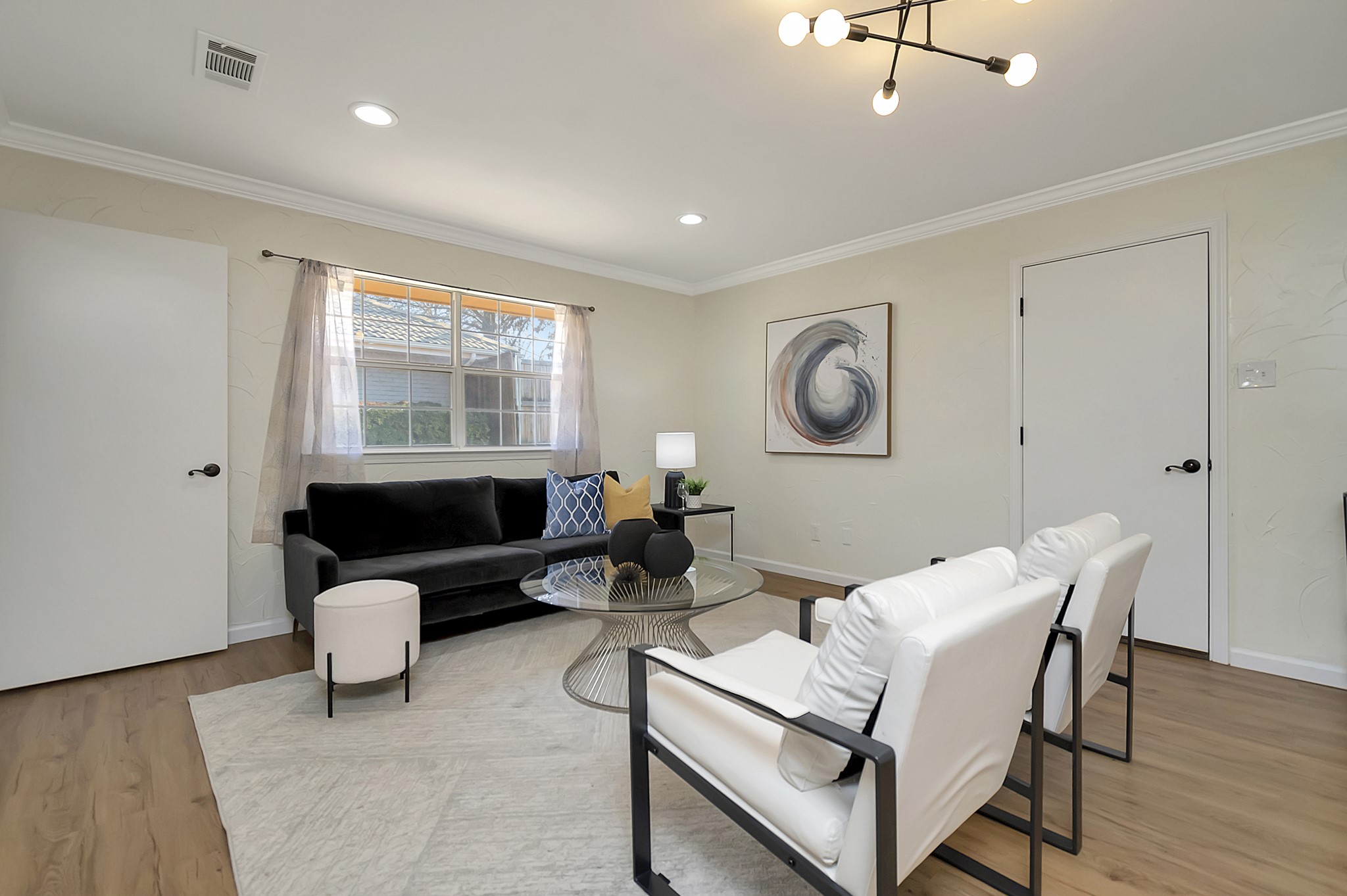 1042 Wilshire Drive