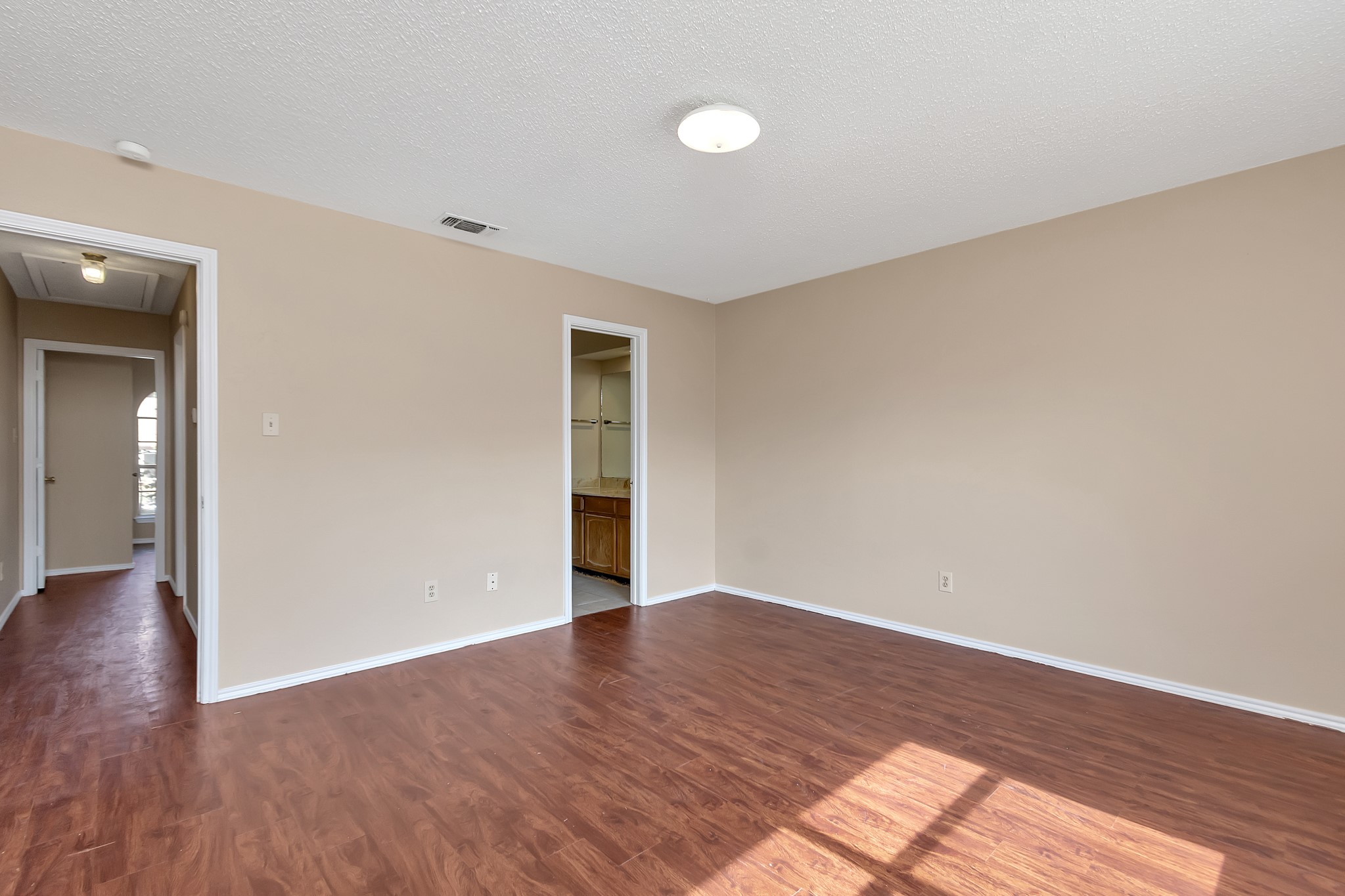 2922 Timothy Lane