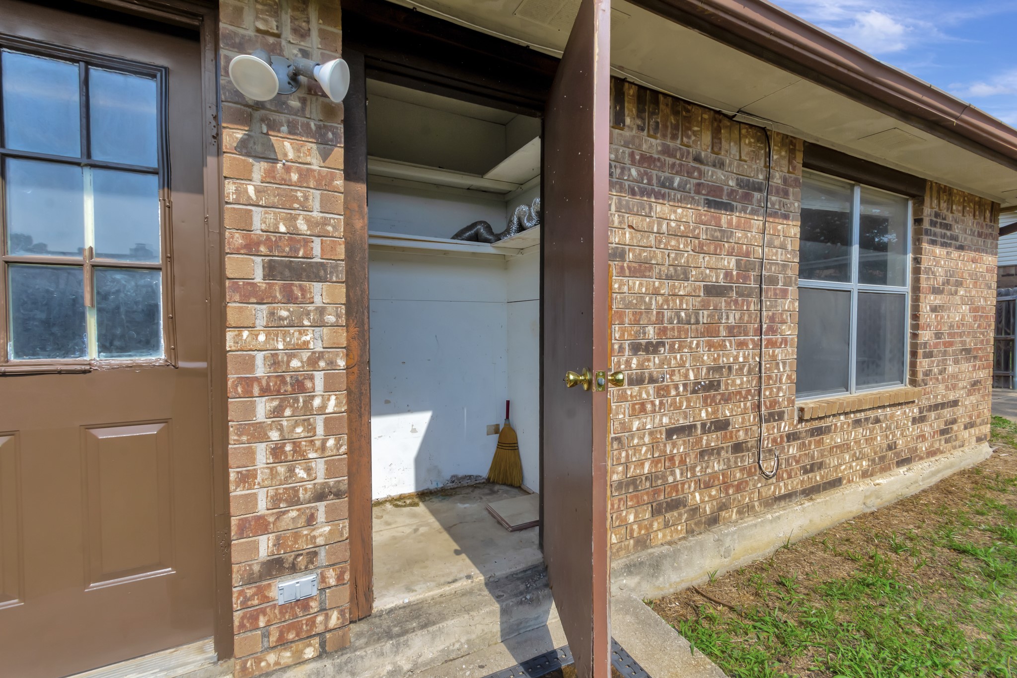 2922 Timothy Lane