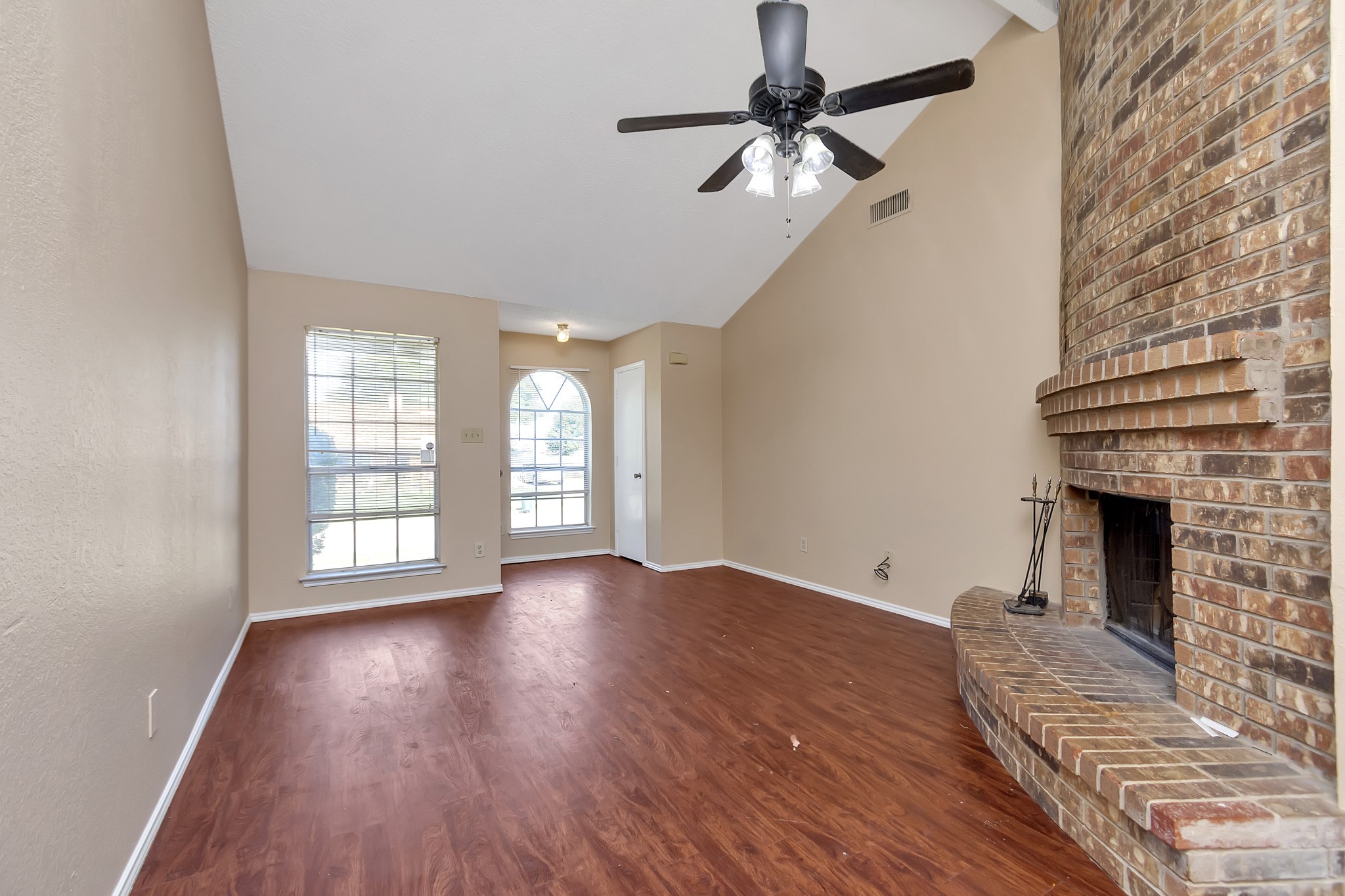 2922 Timothy Lane