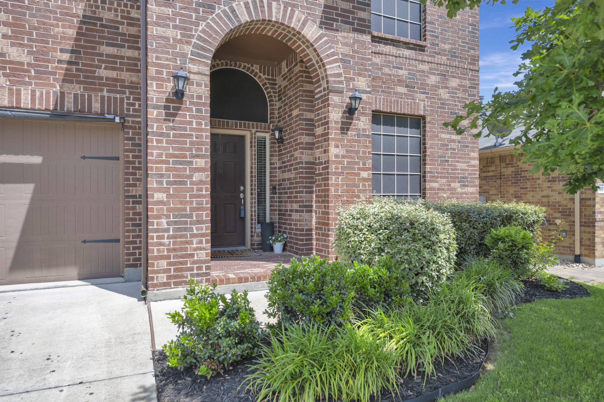 15716 Oak Pointe Drive