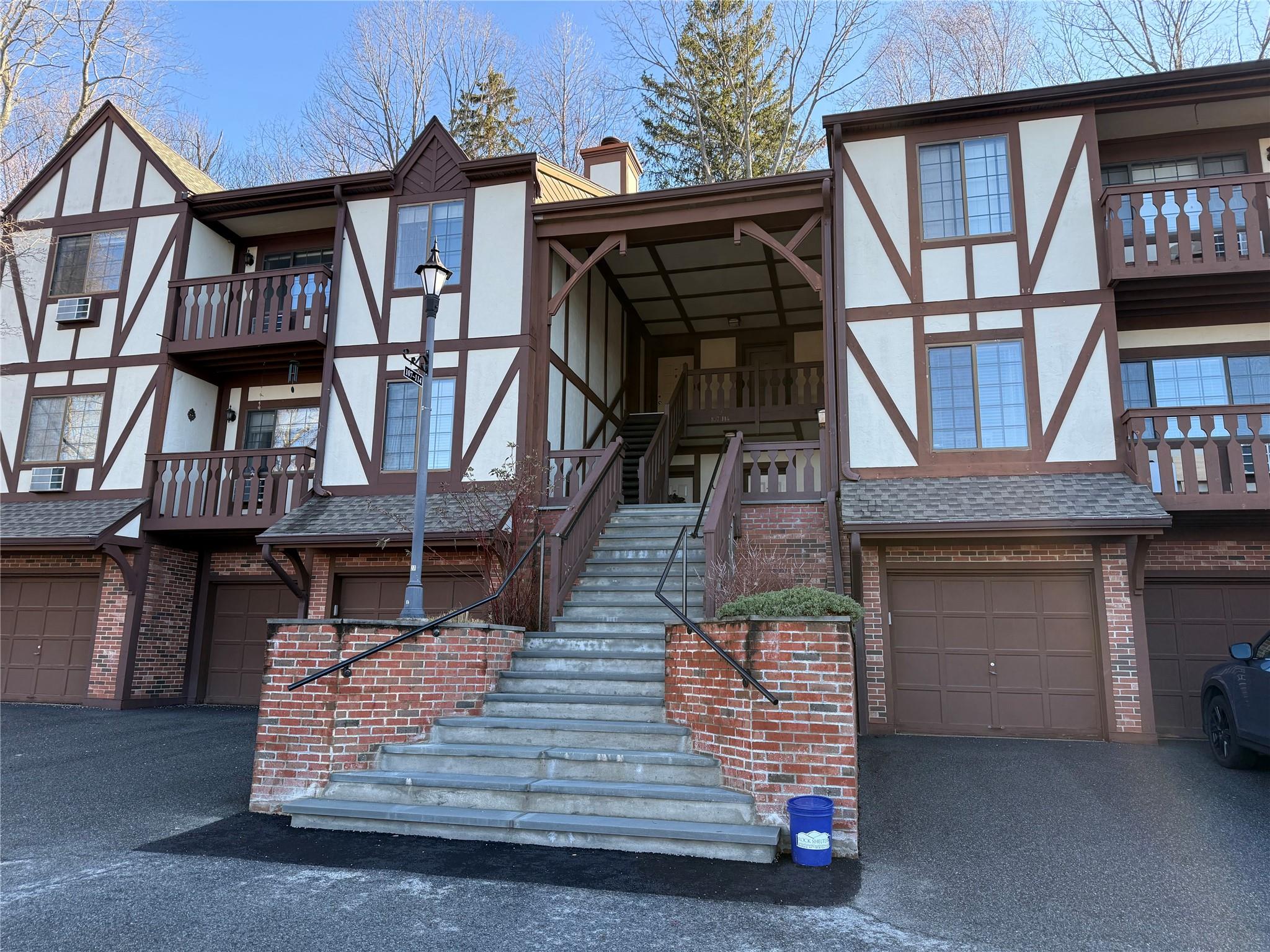 111 Foxwood Circle
