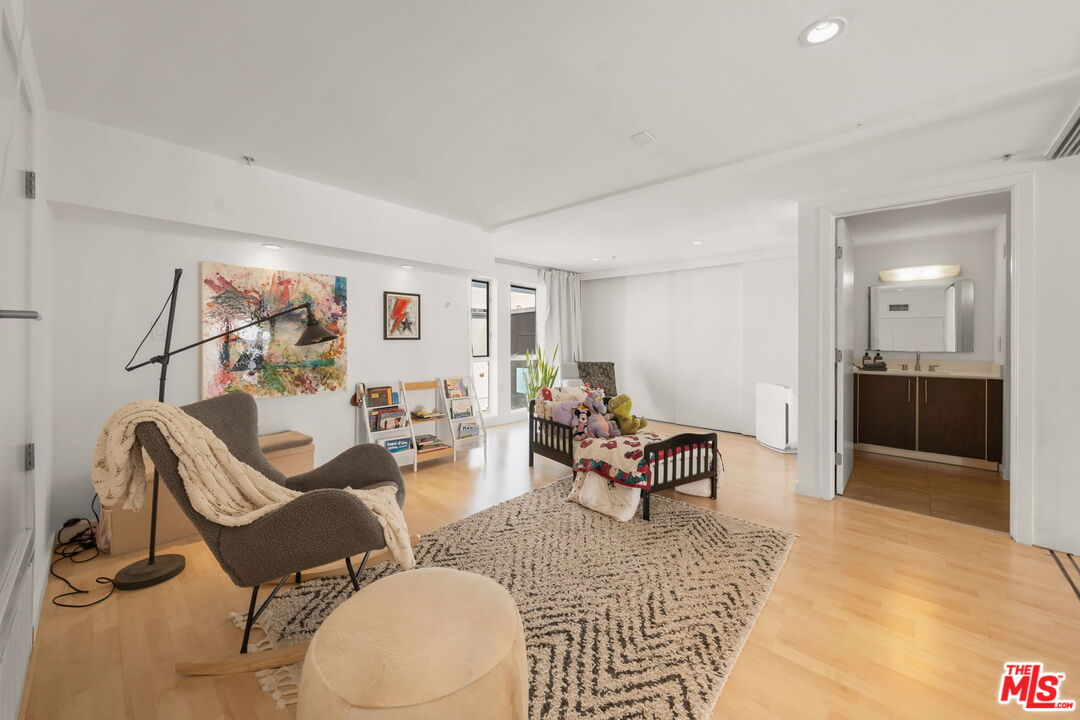 4215 Glencoe Ave Unit: 410