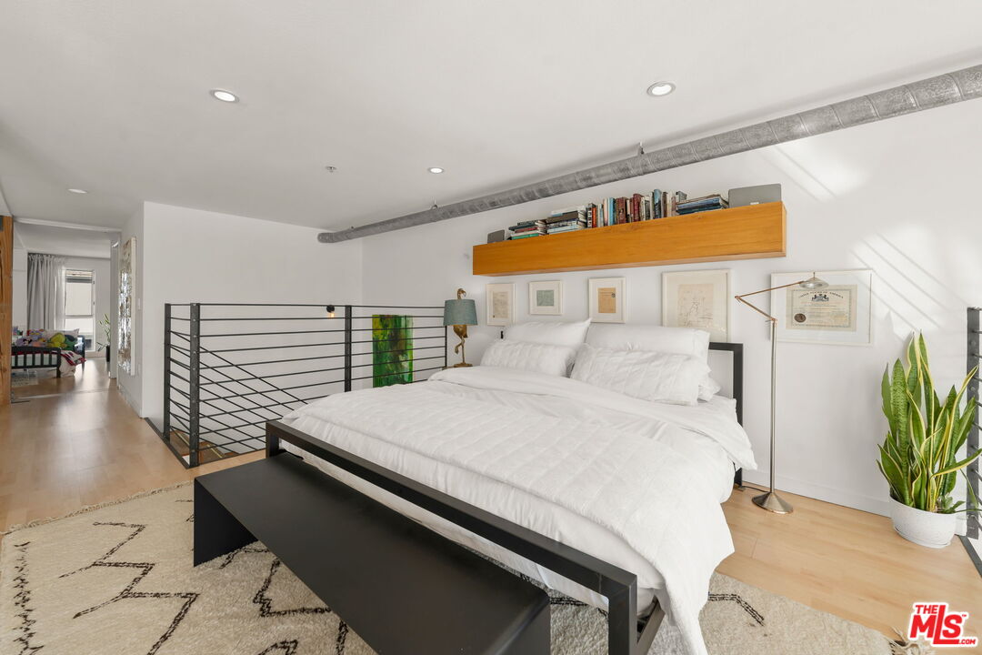 4215 Glencoe Ave Unit: 410