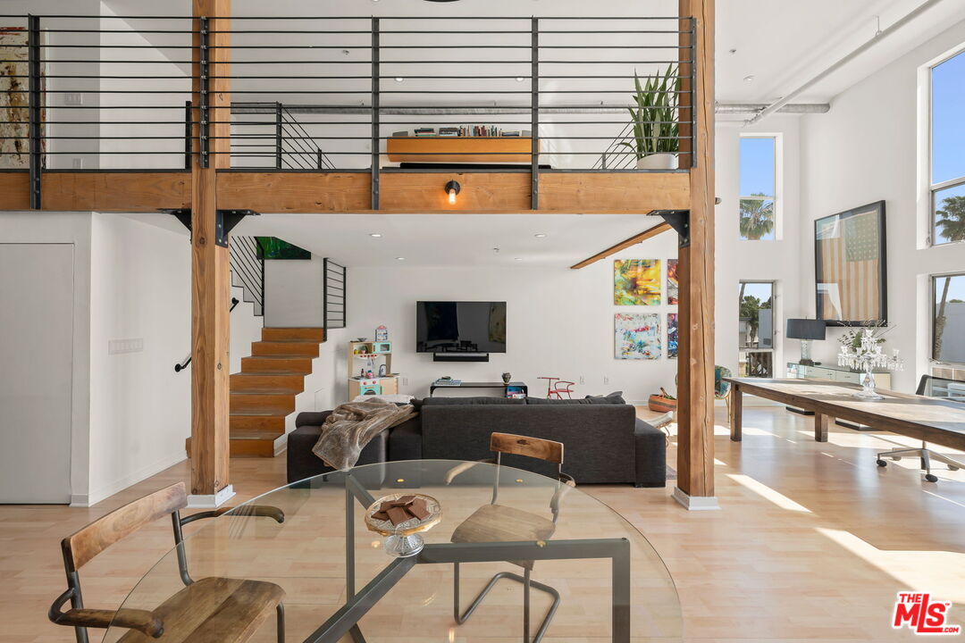 4215 Glencoe Ave Unit: 410