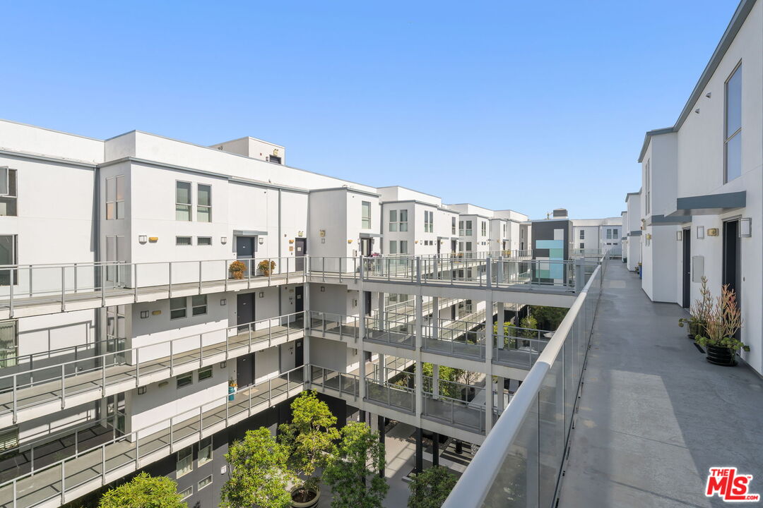 4215 Glencoe Ave Unit: 410