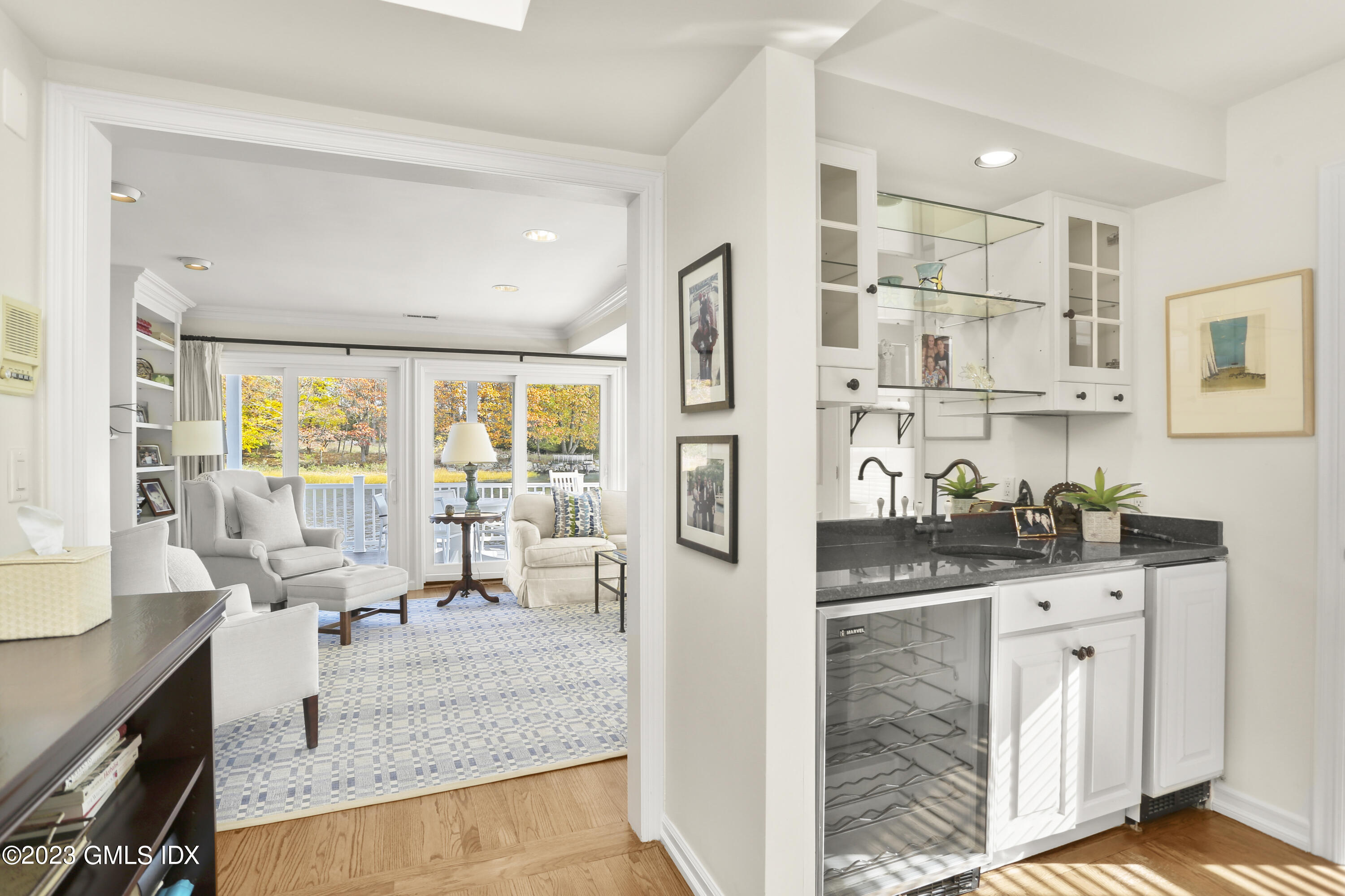 633 Steamboat Road, 5