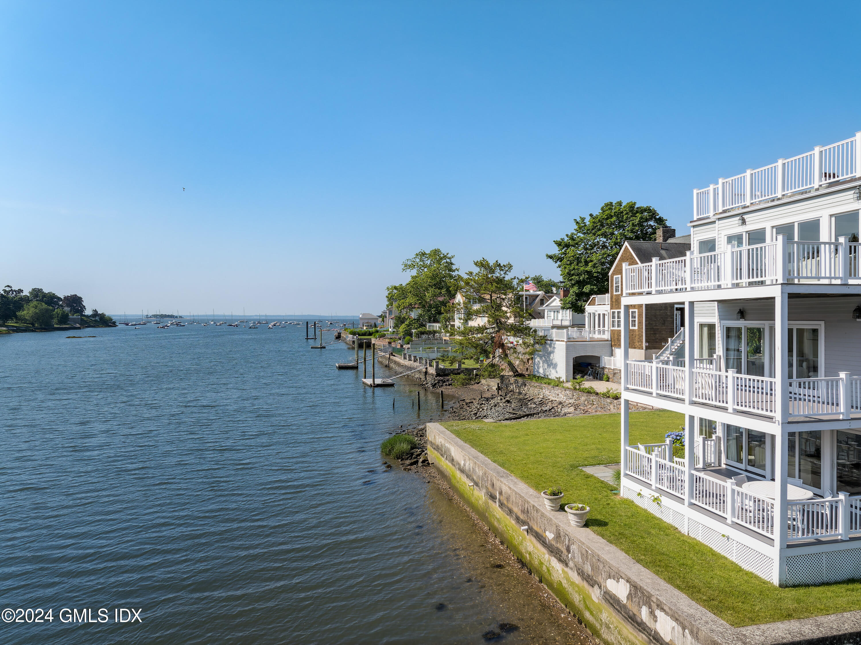 633 Steamboat Road, 5