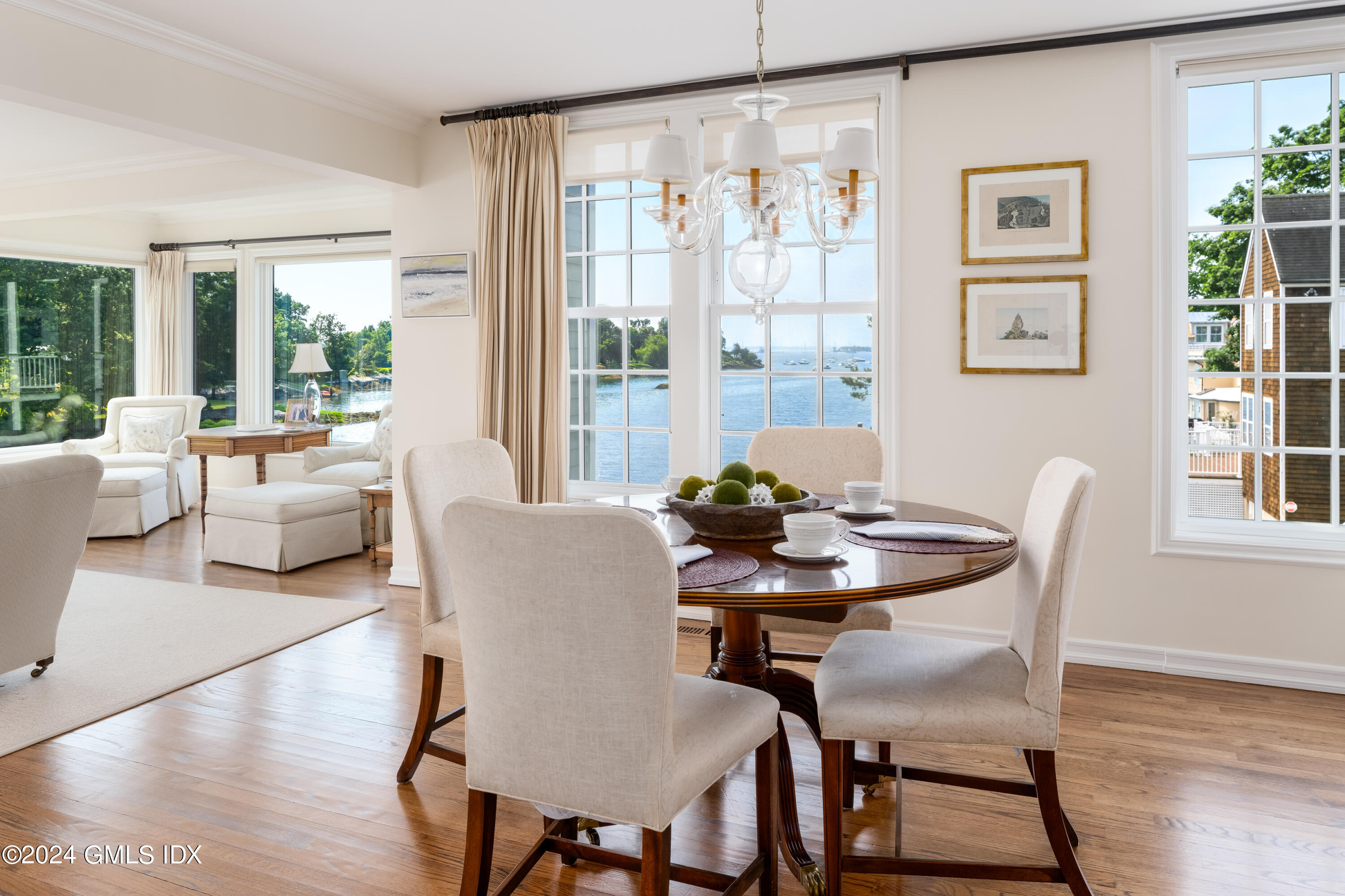 633 Steamboat Road, 5