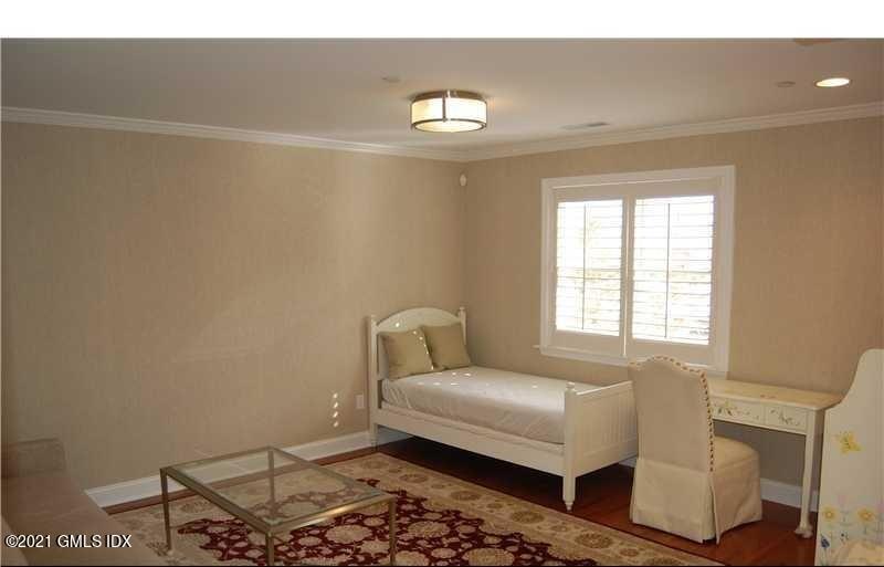 51 Forest Avenue, 71