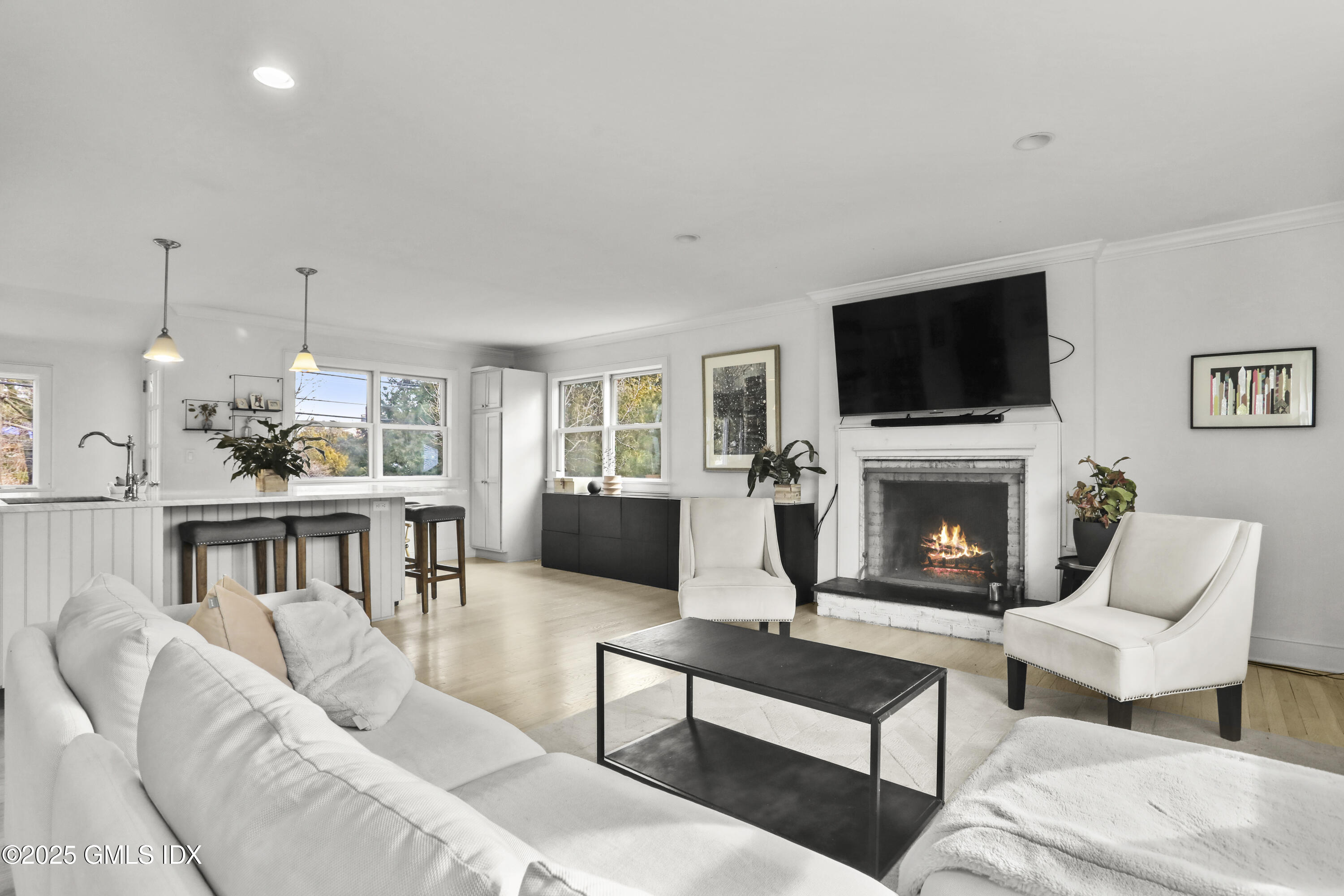 6 Meadowbank Road