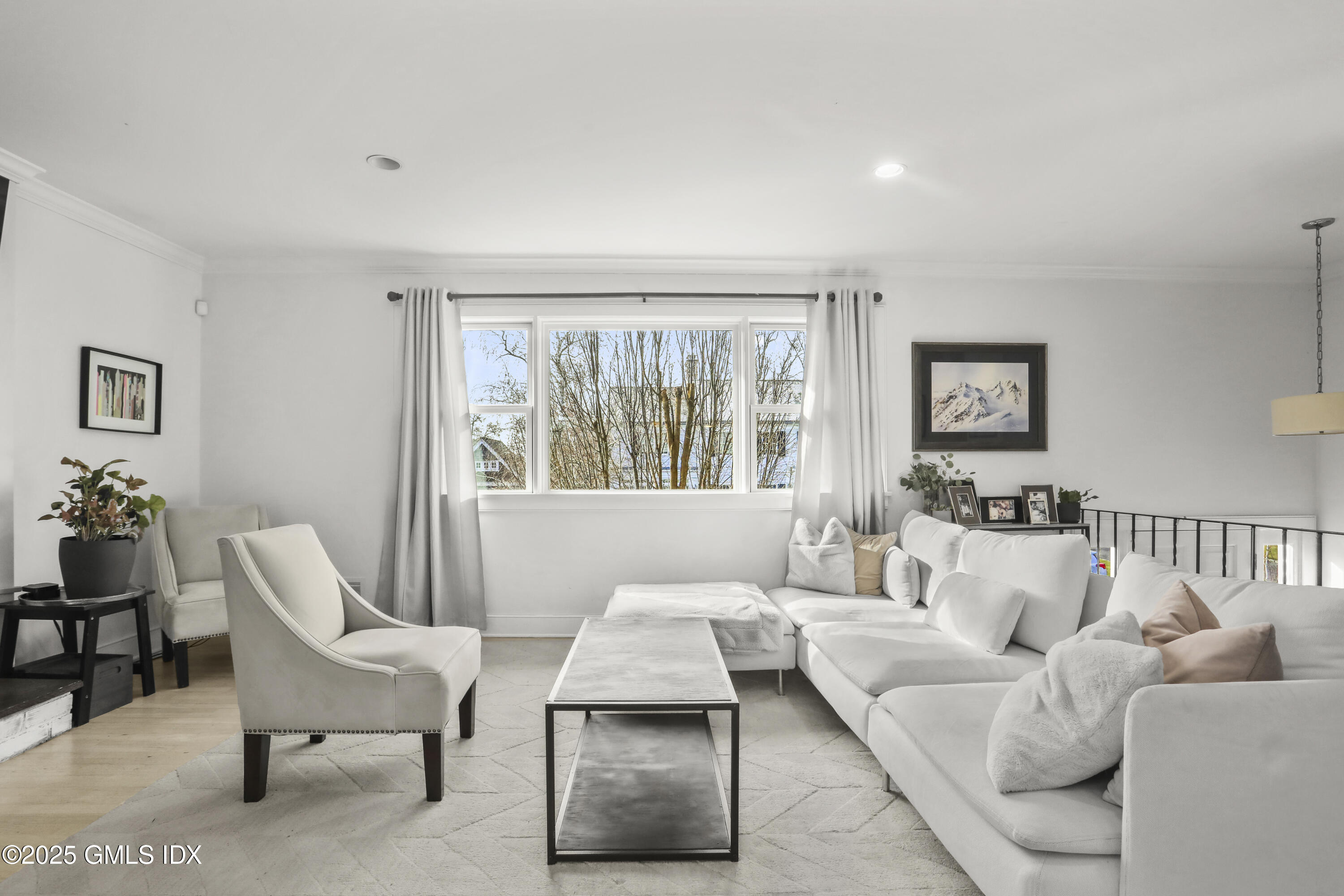 6 Meadowbank Road
