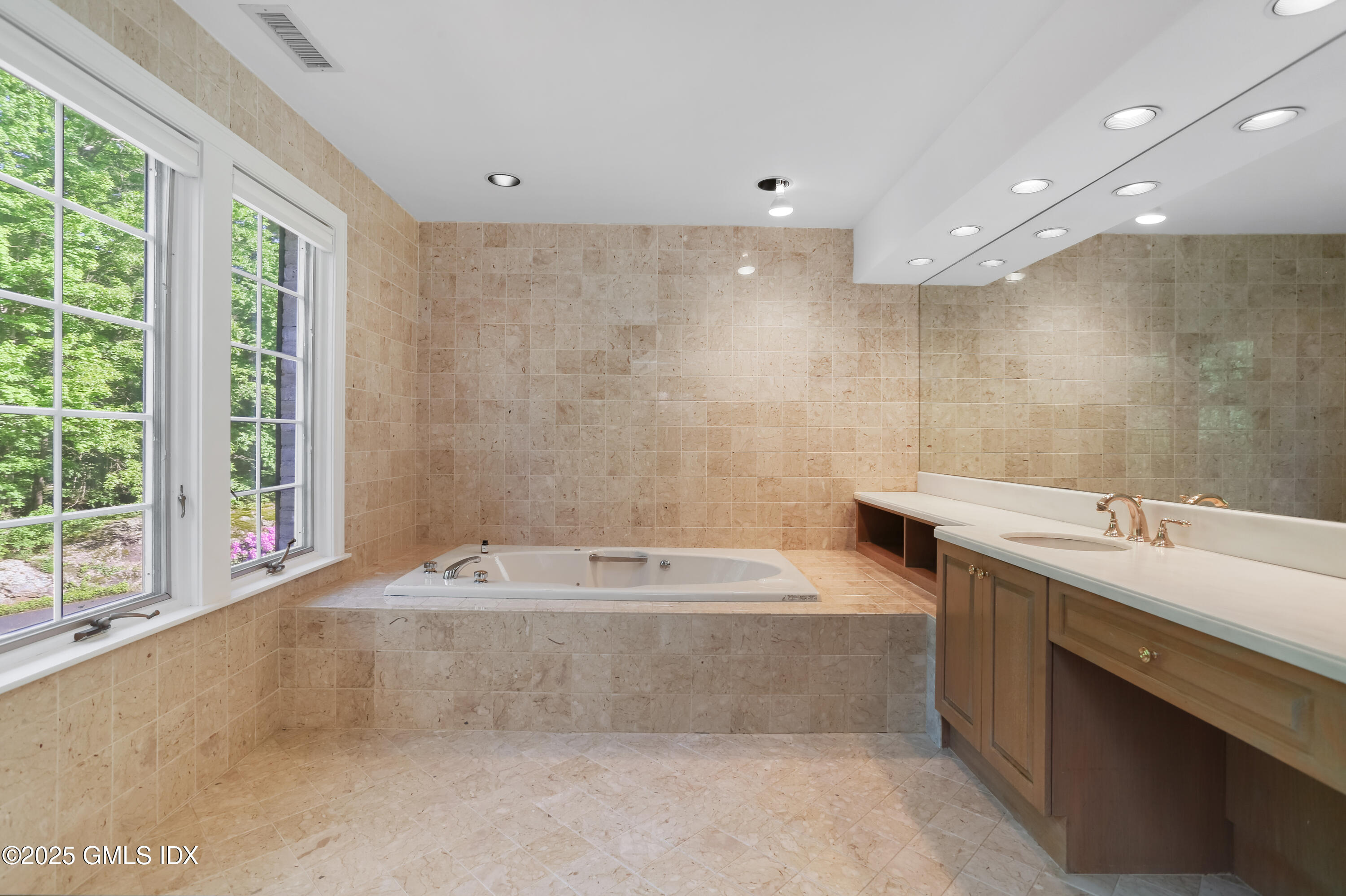 4 Mountain Laurel Drive