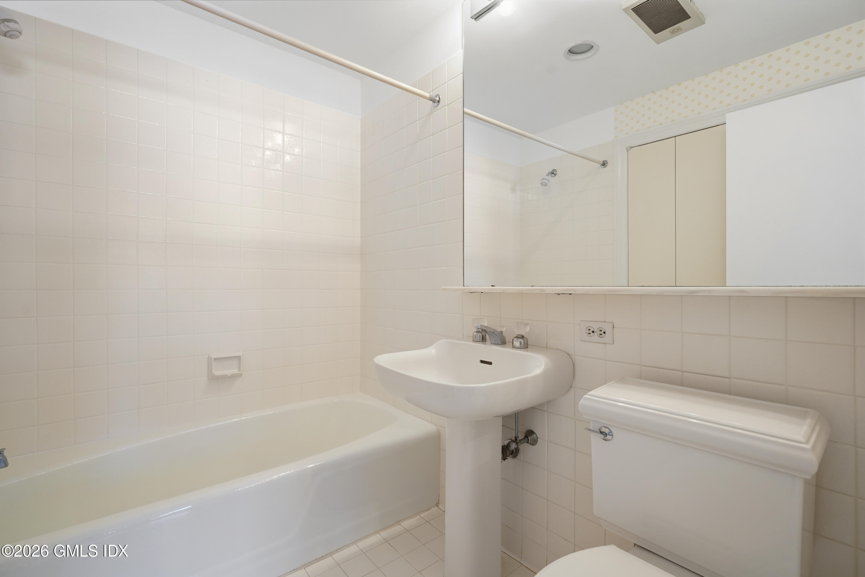 1 Milbank Avenue 1A