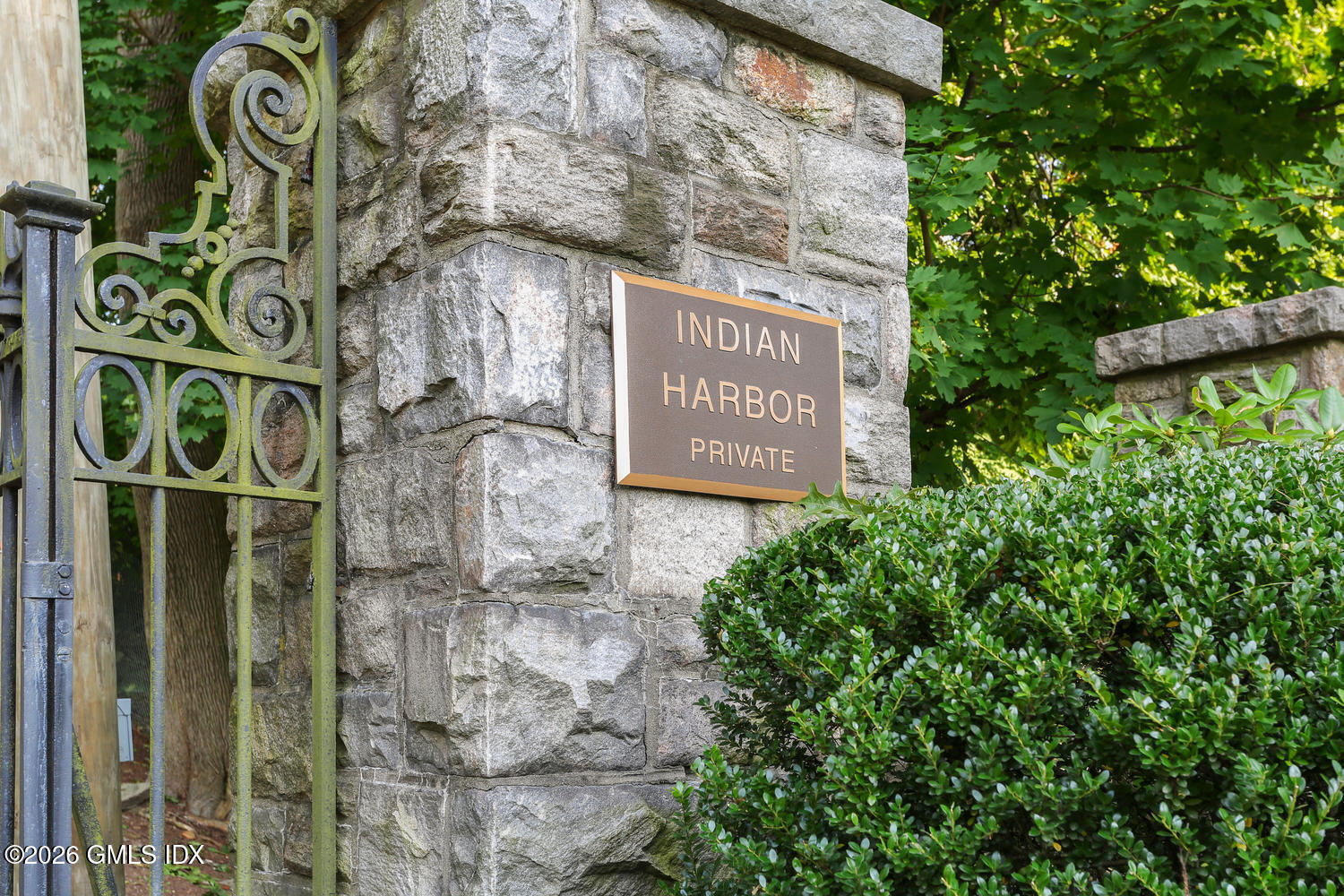 25 Lakewood Circle North