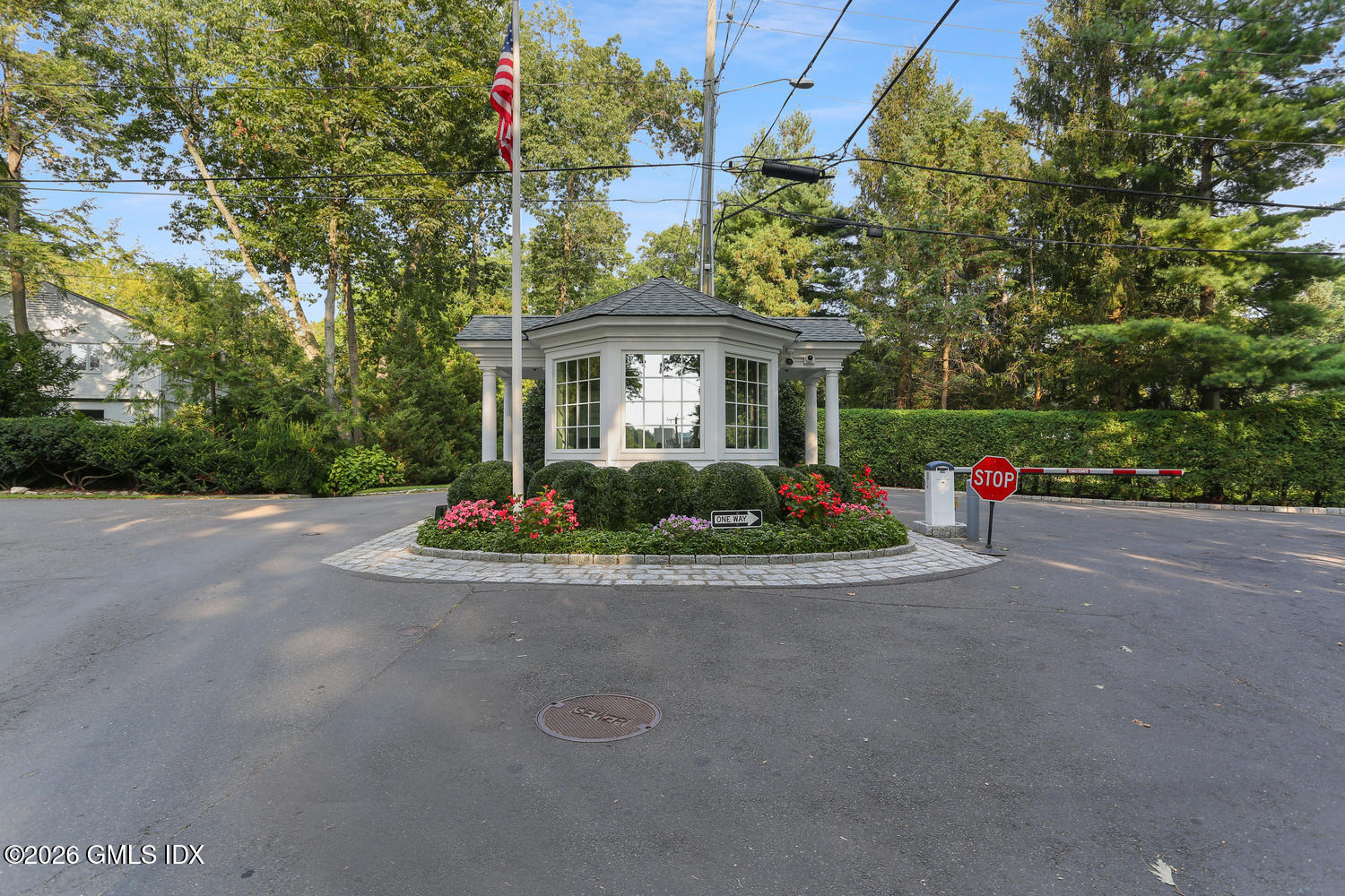 25 Lakewood Circle North