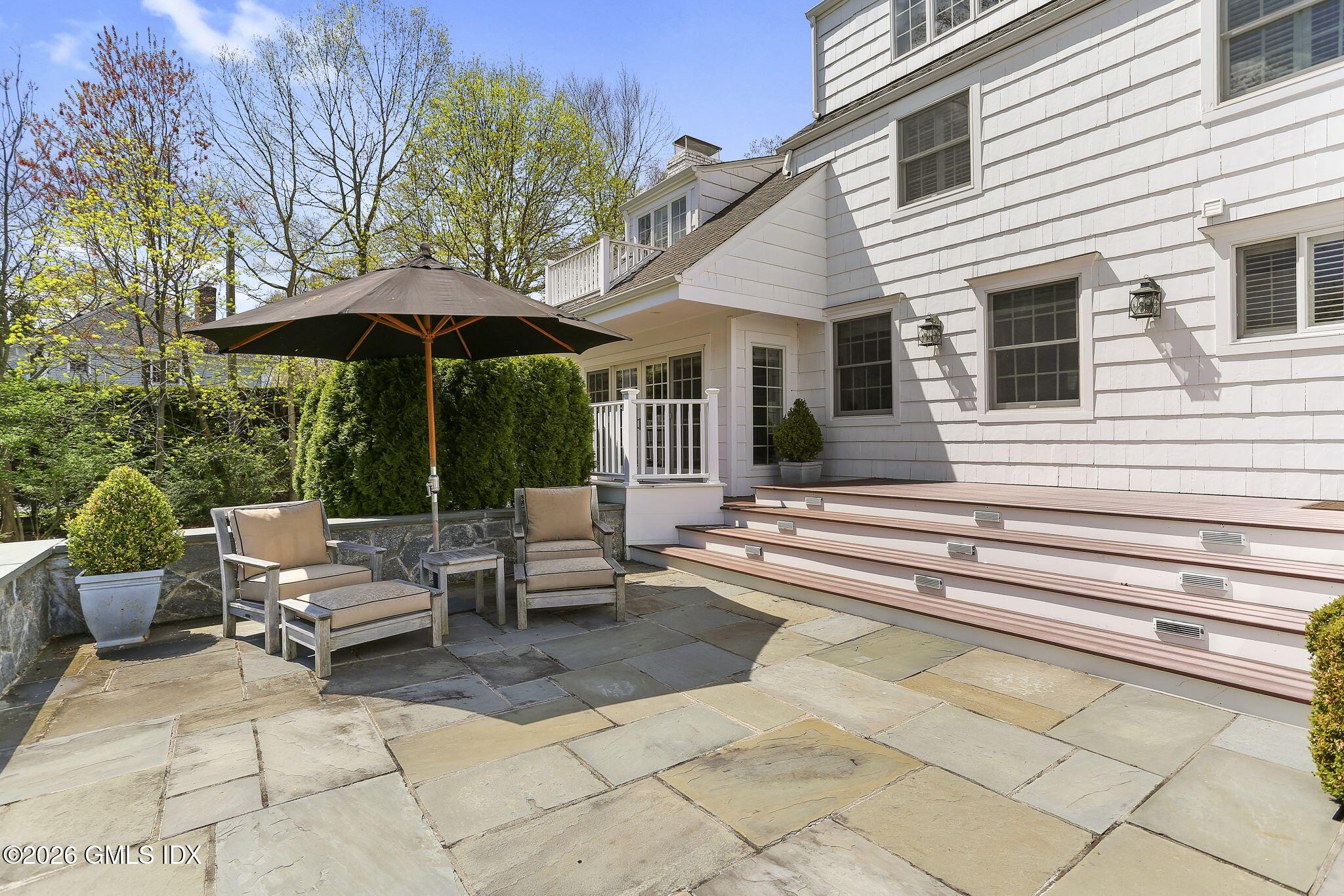 25 Lakewood Circle North
