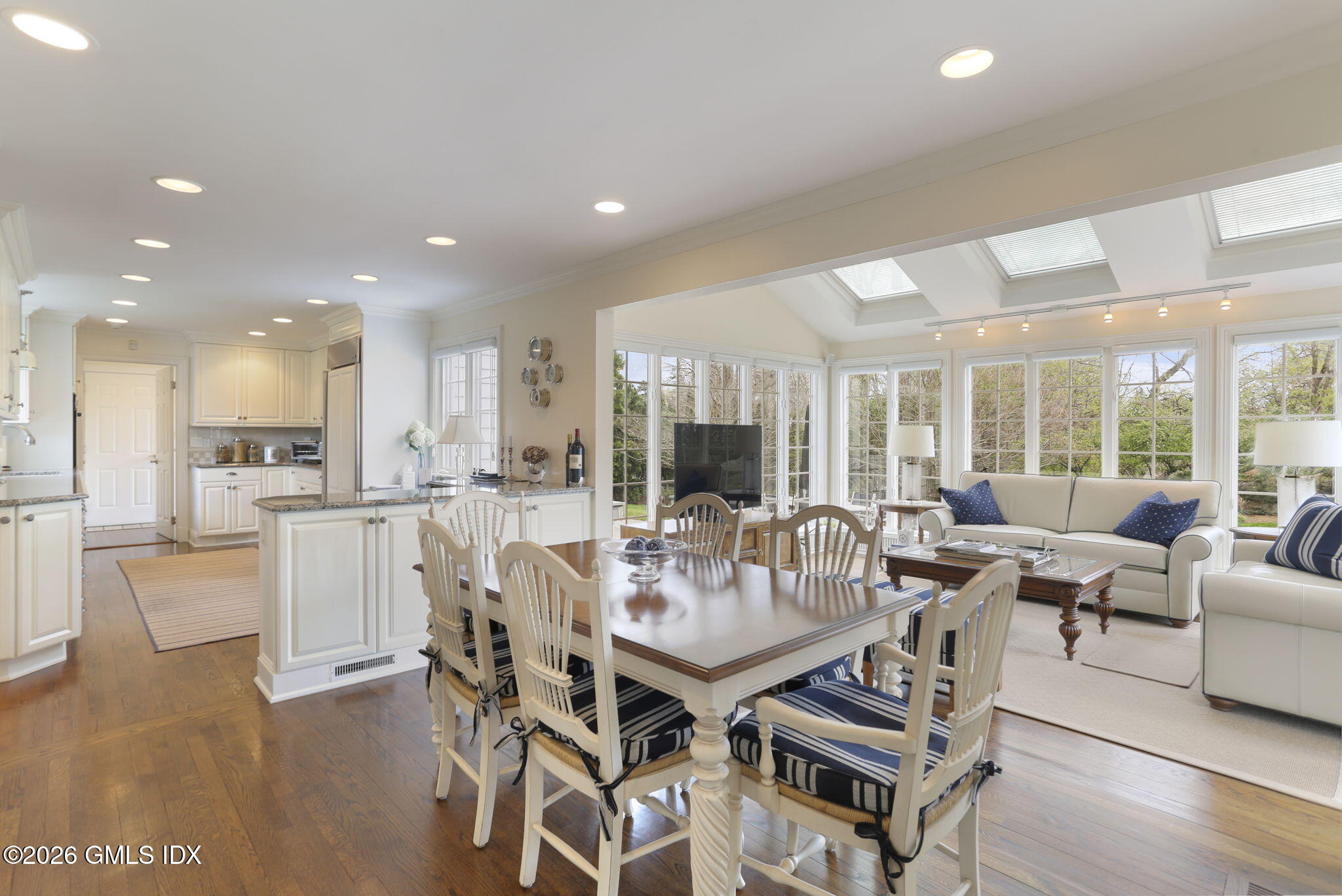 25 Lakewood Circle North